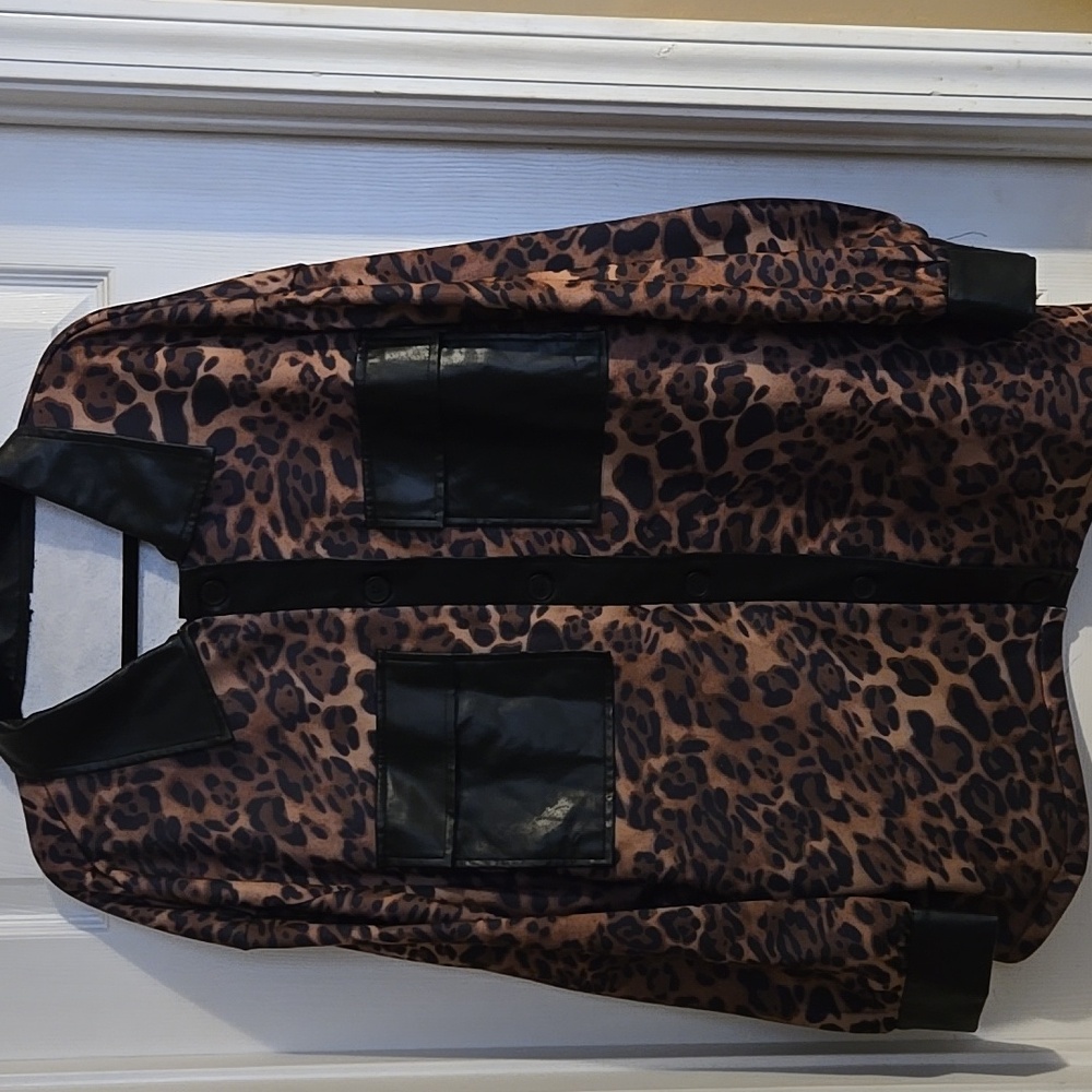 Leather Pocket Detailed Leopard Printed Trendy Women's Shirt